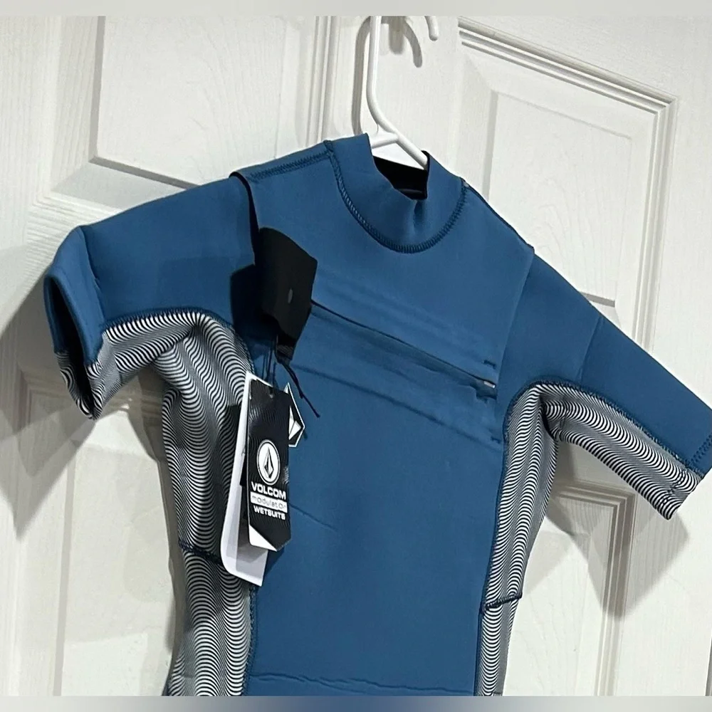 Volcom Boys Size 14 Modulator Wetsuit 2 mm Chest Zip Short Sleeve Blue NWT